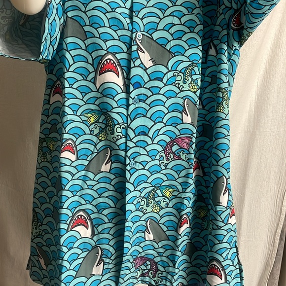 Funny guy Hawaiian Botton Down Shirt - Sharks print - size X-Large New with tag - Picture 2 of 10